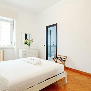 S. Maria Valle Roomy Flat Milán